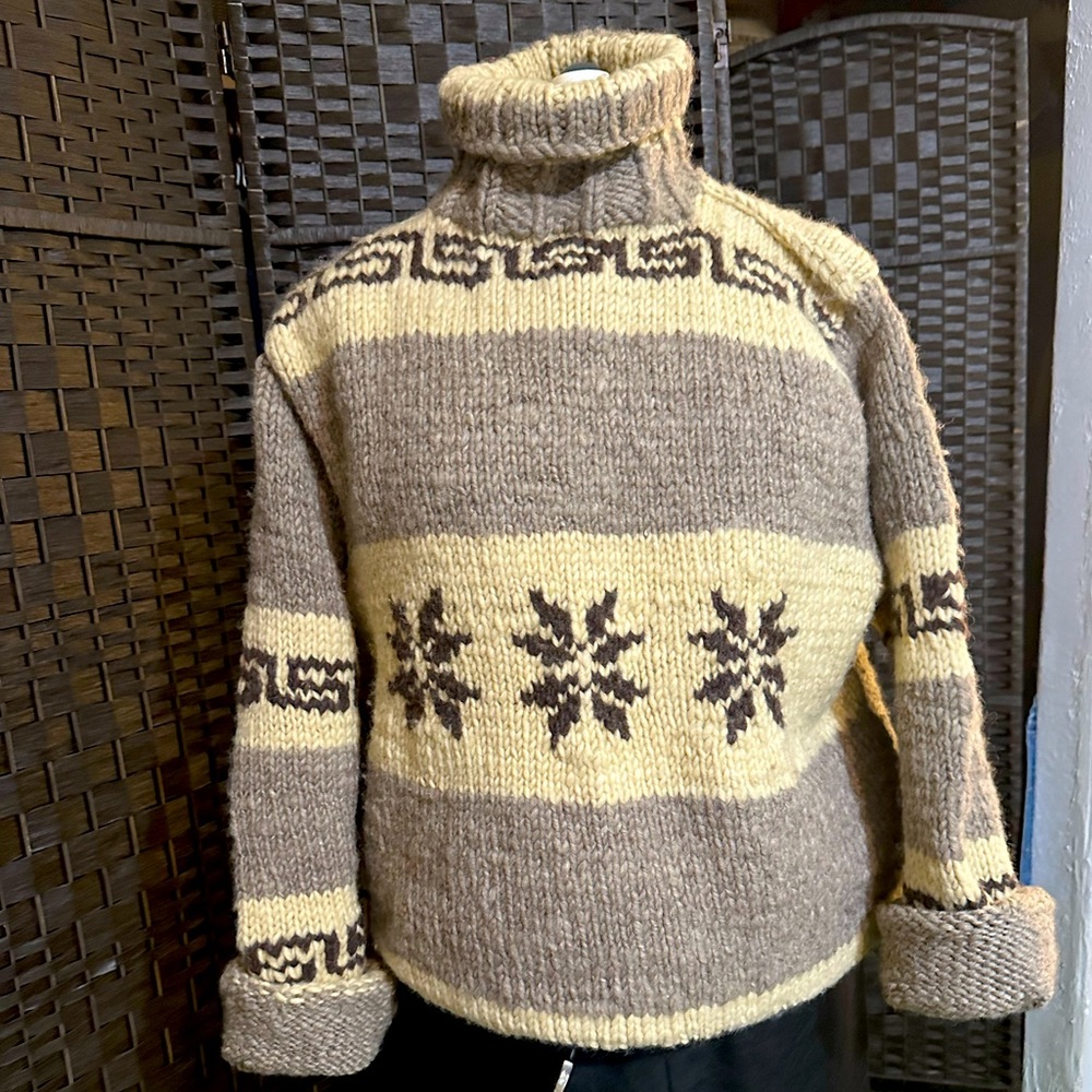Vintage Canadian Sweater Company Turtleneck. 100% wool, WARM, and heavy! Size Lg